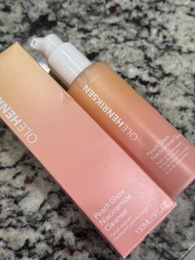 OLEHENRIKSEN Peach Glaze Niacinamide Cleanser New in box!